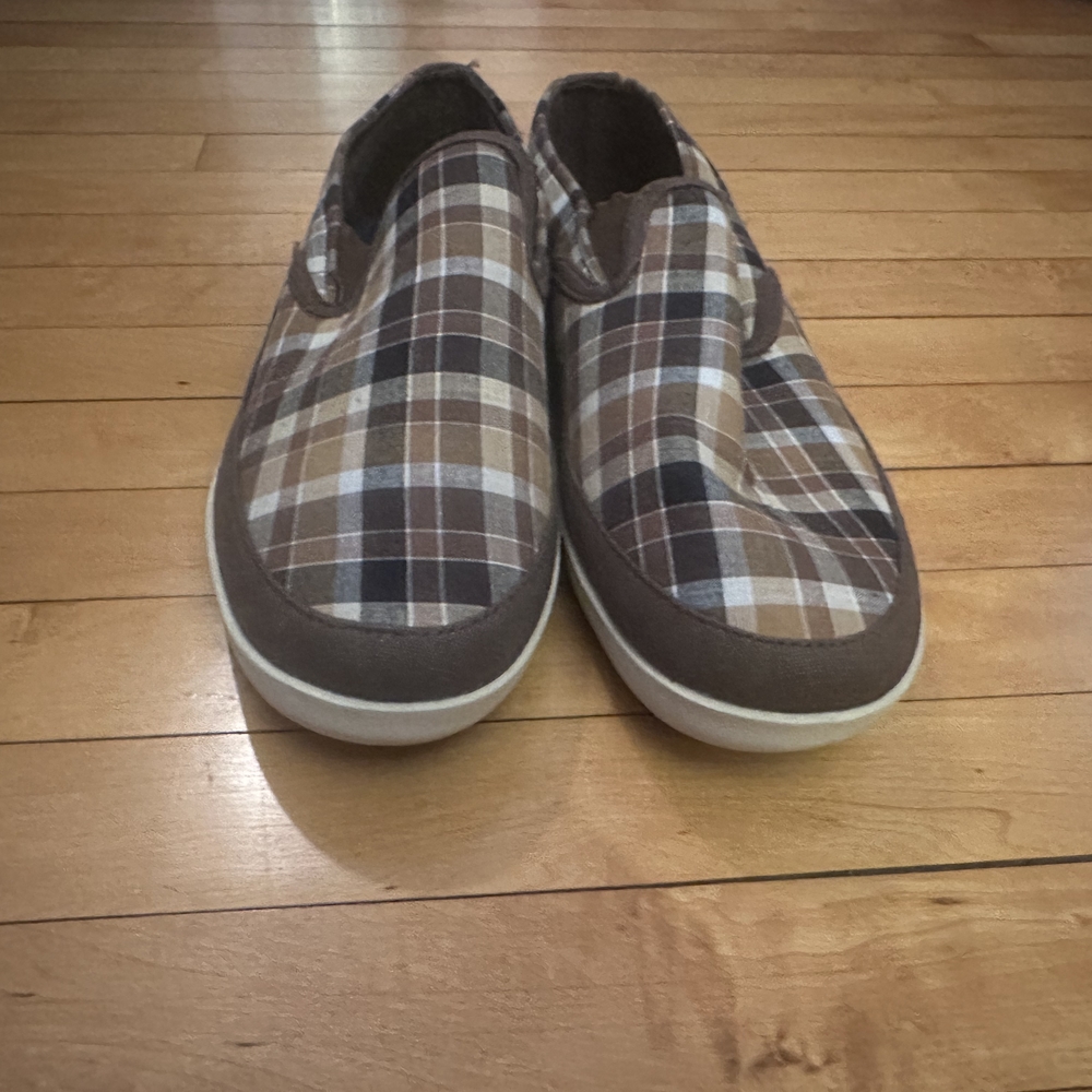 IZOD Men's Brown Plaid Slip-On Shoes - Picture 5 of 8